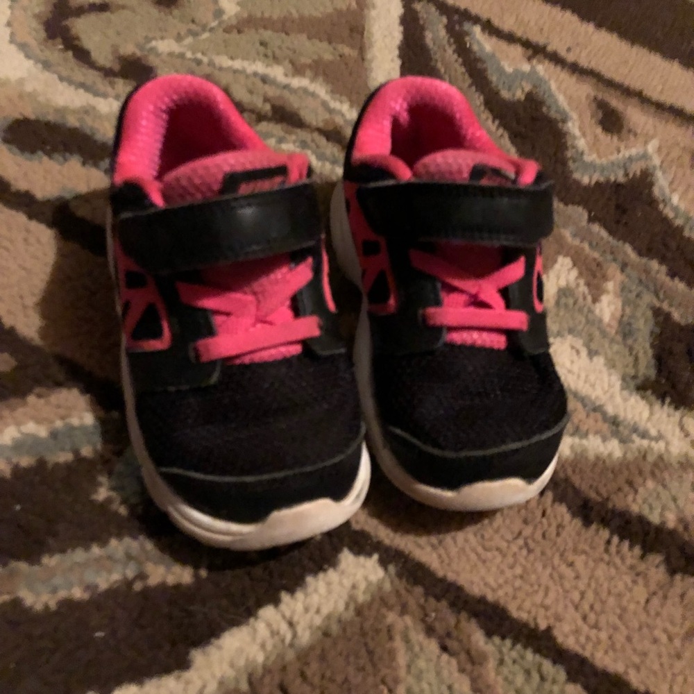 Girls toddler Nike pink black 7 c EUC
